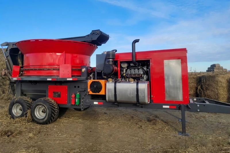 9F-70 Forage Crusher detailed view showing locked-type 728mm rotor assembly 84 hammer knives 44 blades 1255mm crushing width and disc-cycle feeding inlet at stationary installation